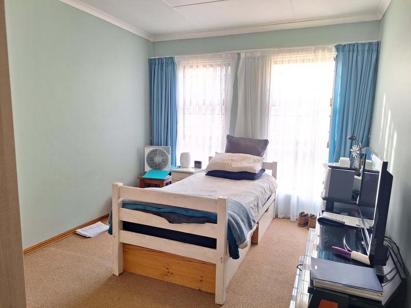 4 Bedroom Property for Sale in Hartenbos Heuwels Western Cape
